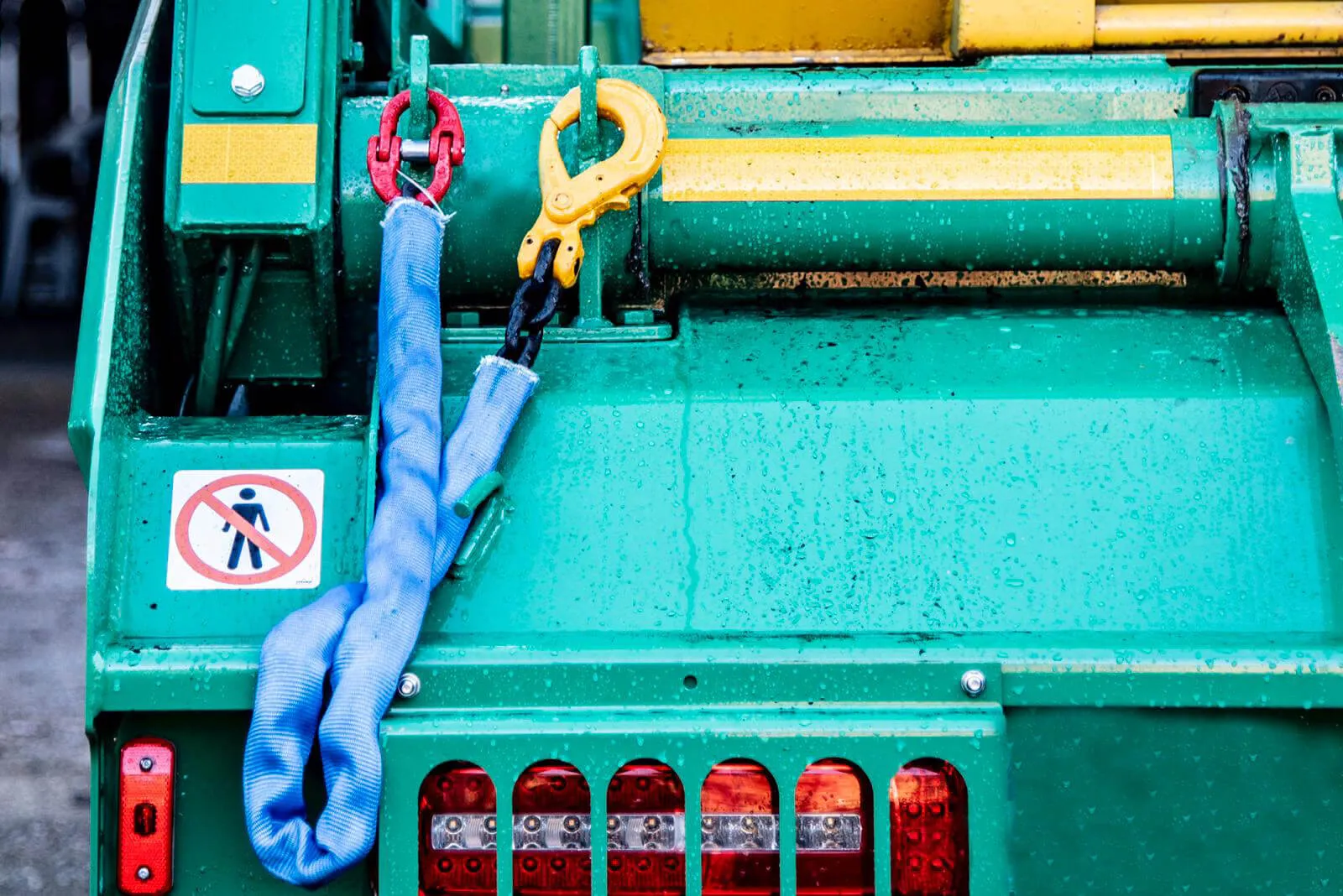 A.J. Lucas skips and lorries, photo 6